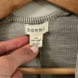 Textured lightweight 3/4 length sleeve tunic cardigan.